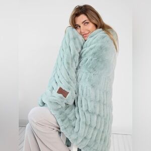 COMFRT 60x80 Blanket LARGE- SEA GLASS $103 ON WEBSITE.